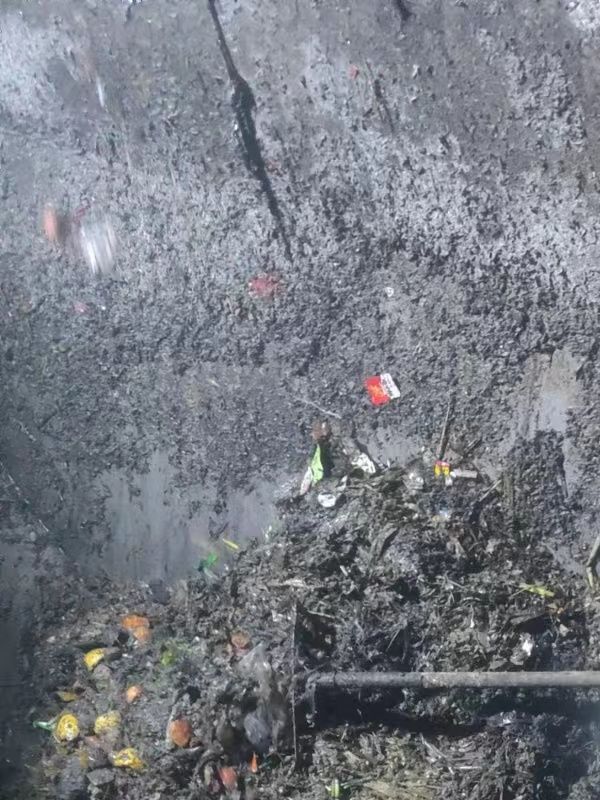 西塞山污水池清理